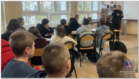 Spotkanie uczniów klas VII z funkcjonariuszką Policji