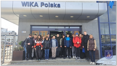 Wyjście klasy 7 a i 7 c do firmy WIKA Polska