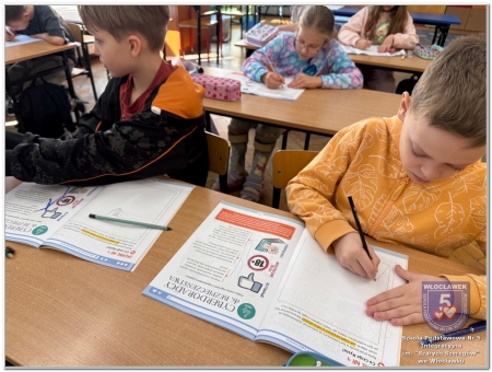 Bezpieczni i świadomi w sieci – kolejne zajęcia klas 3a i 3b w ramach projektu „Wspólne kr